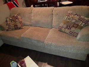 Free couch!! Must go!!