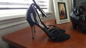 Guess shoes size 8.5 in new condition!