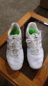 Indoor soccer shoes