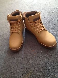 Quicksilver casual boots size 9