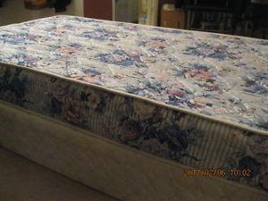SINGLE-BOXSPRING AND MATTRESS