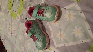 Size 7 girls sneakers