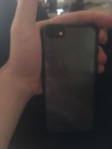 Wanted: iPhone 7 fido locked 32gb willing to trade or sell