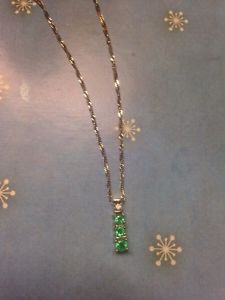10 kt White gold and emerald
