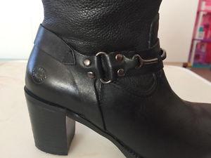 Black leather boots, size 8.5