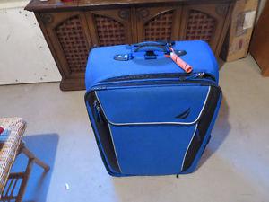 Deleux Suitcase on wheels