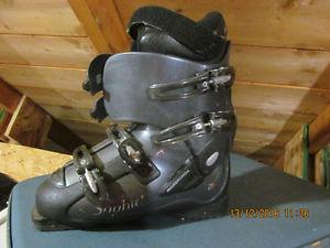 Downhill ski boots for women size 10