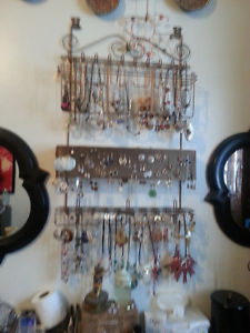 Jewelry wall mount