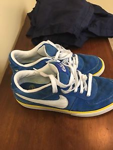 Nike sneakers size 9 mens