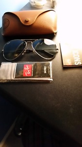 SELLING BRAND NEW RAY BANS! NEED GONE