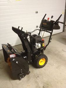 Snow Blower Poulan Pro 24 inch 208 cc with Electric Start