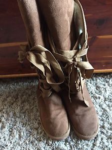 Women's Dawgs Suede Boots (Size 9)