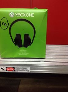 X box one head set. / new