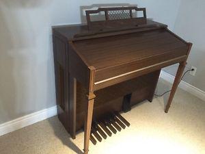 Yamaha Organ with Bench