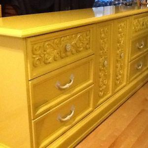 Yellow console dresser - 9drawers