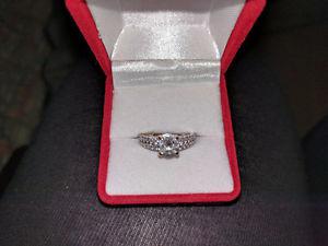 18k white gold lady engagement ring