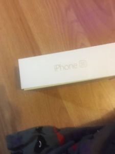 Brand new iPhone se $220