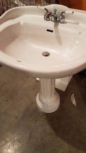 Clamshell Pedestal Bathroom Sink