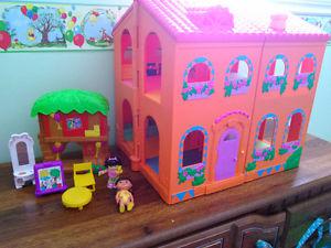 Dora doll house