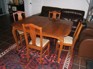Oak Dining table & 6 chairs - For Sale
