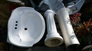 Pedestal porcelain sink