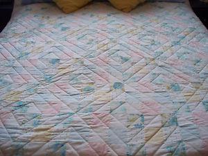 Vintage hand sewn quilt Size: 88in x 136in