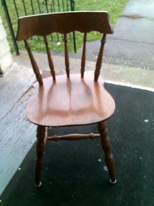 set of 4 pine wood chairs