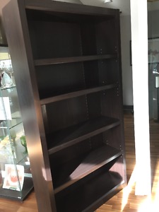 bookshelf 2 ft wieth 31 in wide 71 high