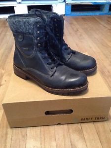 BRAND NEW: women's rain resistant leather boots size 10