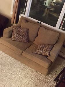 Big ComfyDesigner Loveseat in Great Condition Can Deliver