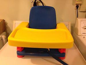 Booster seat with removable tray