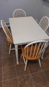 Dining / Kitchen Table and 4 Chairs