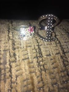 Hello kitty and edgy "I" ring