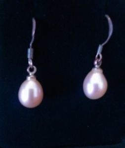 OVAL CULTURED PEARL EARRINGS...PRE-OWNED
