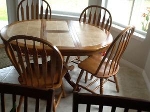 Oak kitchen table and 4 chairs