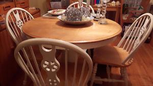 Round wooded table 4 chairs Leif insert
