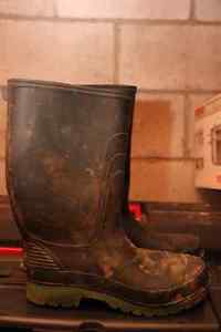 Size 9 rubber boots