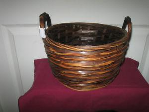 VINTAGE ROUND / DEEP WOVEN WICKER BASKET with HANDLES