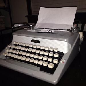 Working Century Typwriter