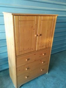 Beautiful Solid Pine 3-Drawer Dresser/Armoire (Delivery