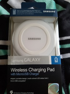 Brand New Samsung White Wireless Charging Pad ().