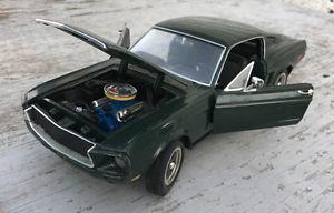 COLLECTIBLE DIE CAST MUSTANG