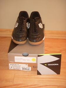 “Diadora Monza” soccer shoes - size 3 (2 pairs) … NEW
