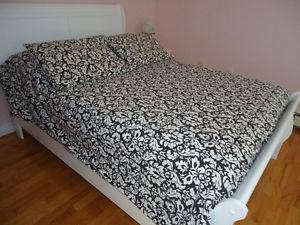 Double Damask bedspread with Pillow Shams