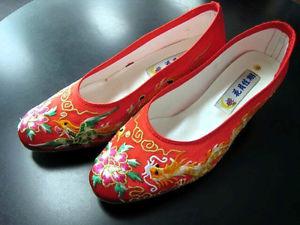 * * Embroider Chinese Shoes * *