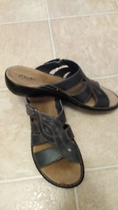 Like new Clark's Leather Sandals