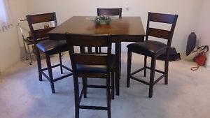 New 4 seat, hardwood dining room set