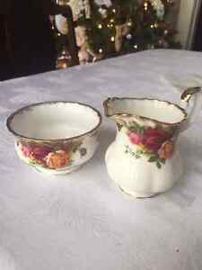 Old Country Roses cream and sugar set
