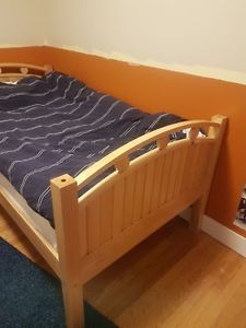 Solid maple wood bunk bed - excellent condision