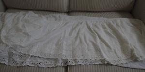 Twin bed eyelet bed skirt